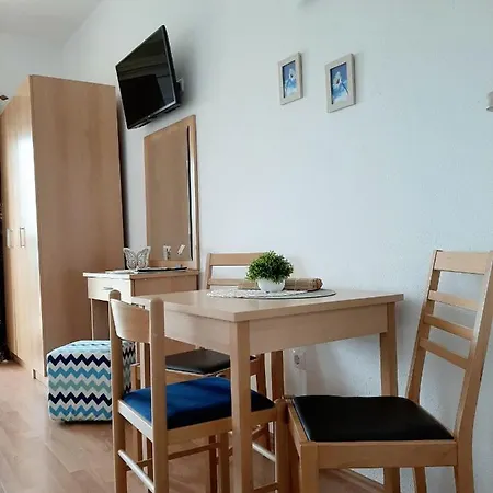 Akmadzic Apartmán *