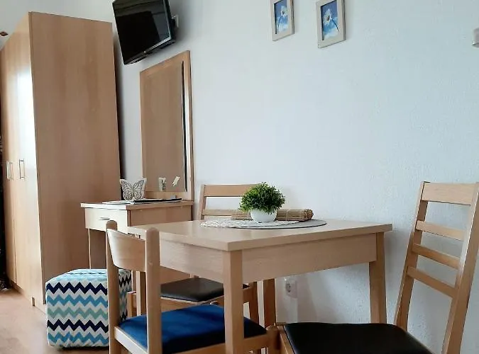 Akmadzic Apartamento *